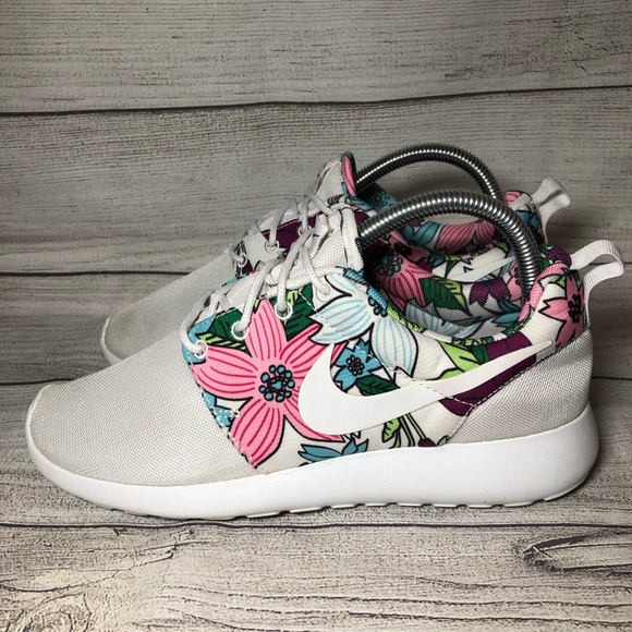 Womens Nike Roshe Run White Floral Aloha sz 8 LIMITED EDITION - Picture 3 of 8